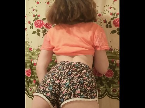 ❤️ Keçika ciwan a seksî li ber kamerayê kurtanên xwe ji xwe dike ❤️❌ Kalîteya seksê li porno ku.milf300com.ru ❌