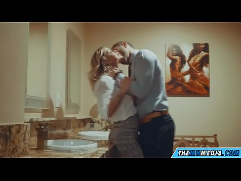 ❤️ Gava ku blondeyek busty we di nav hewşek gelemperî de dixapîne ❤️❌ Kalîteya seksê li porno ku.milf300com.ru ❌